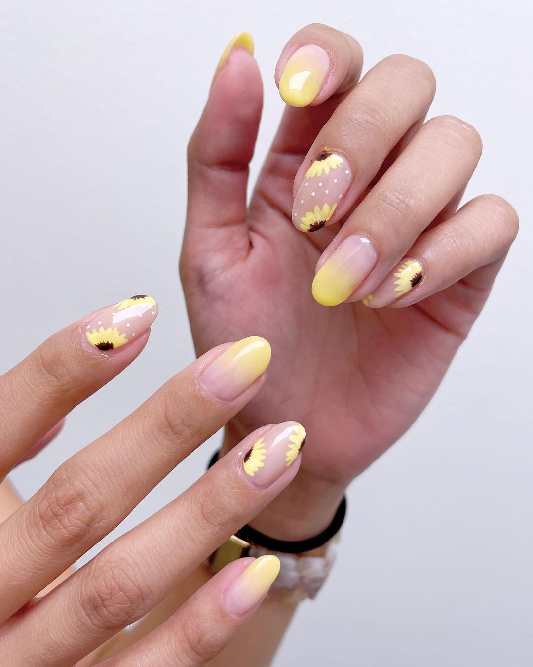 Short Ombre Nails with Sunflower