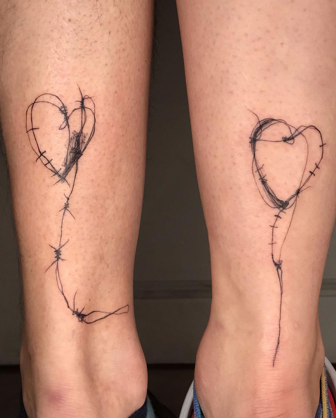Desenho de coração de tatuagem de casal simbolizando amor e carinho