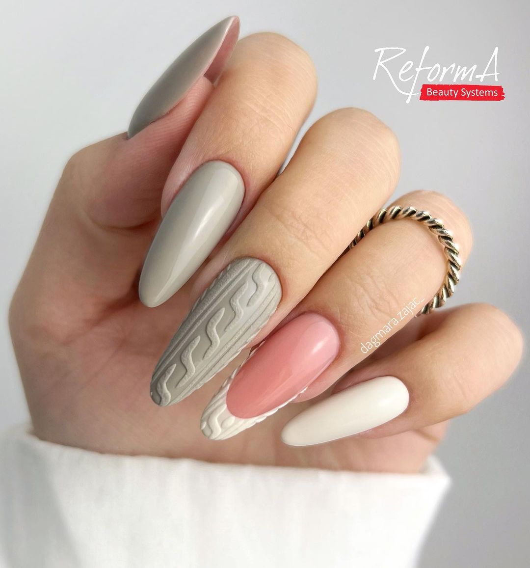 Gray Winter Sweater Design on Nails