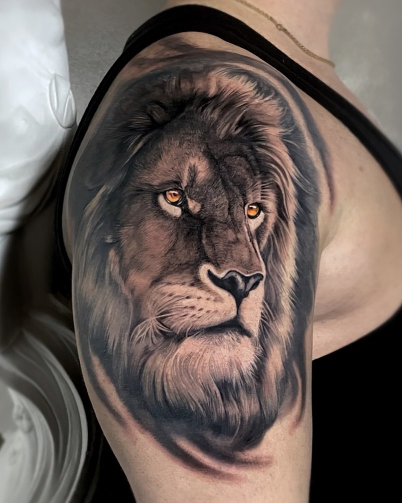Colorful 3D Lion Tattoo on Shoulder