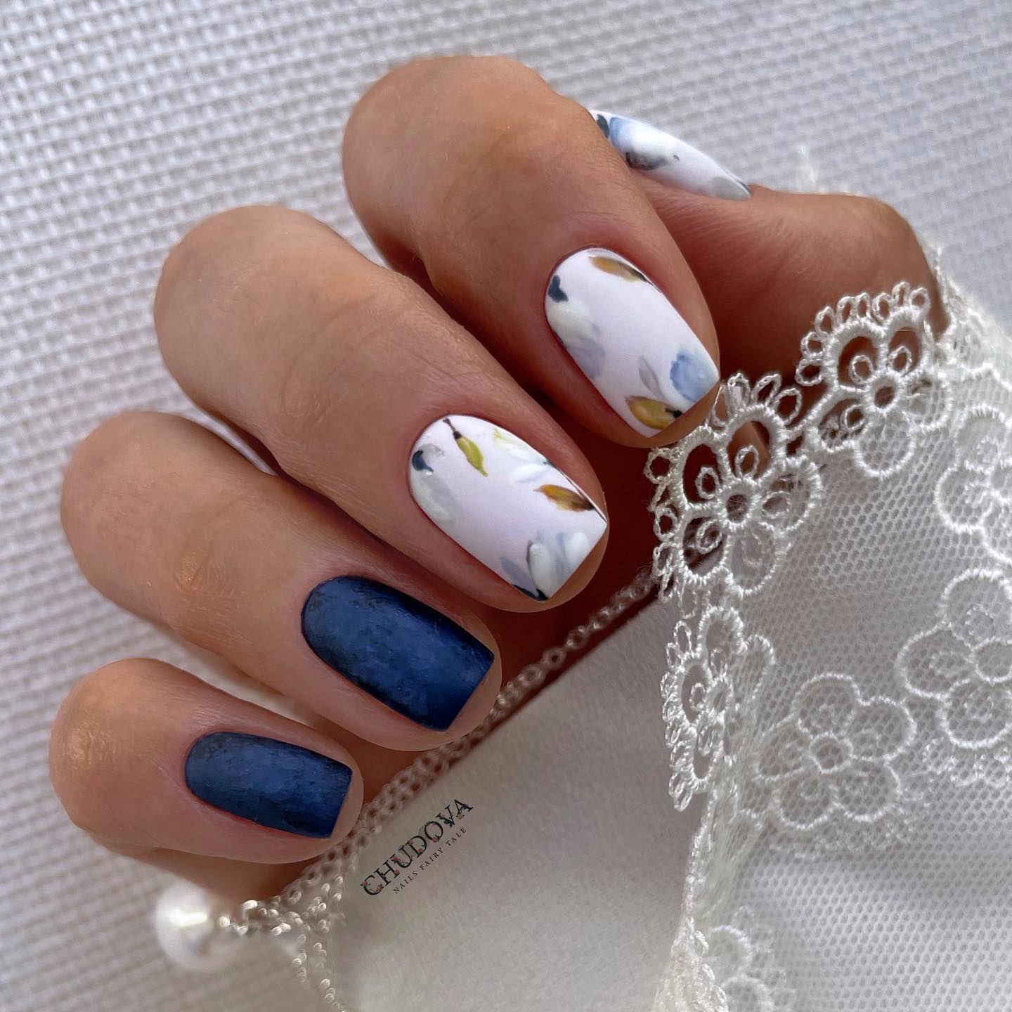 Short Blue and White Nails with Leaf Design