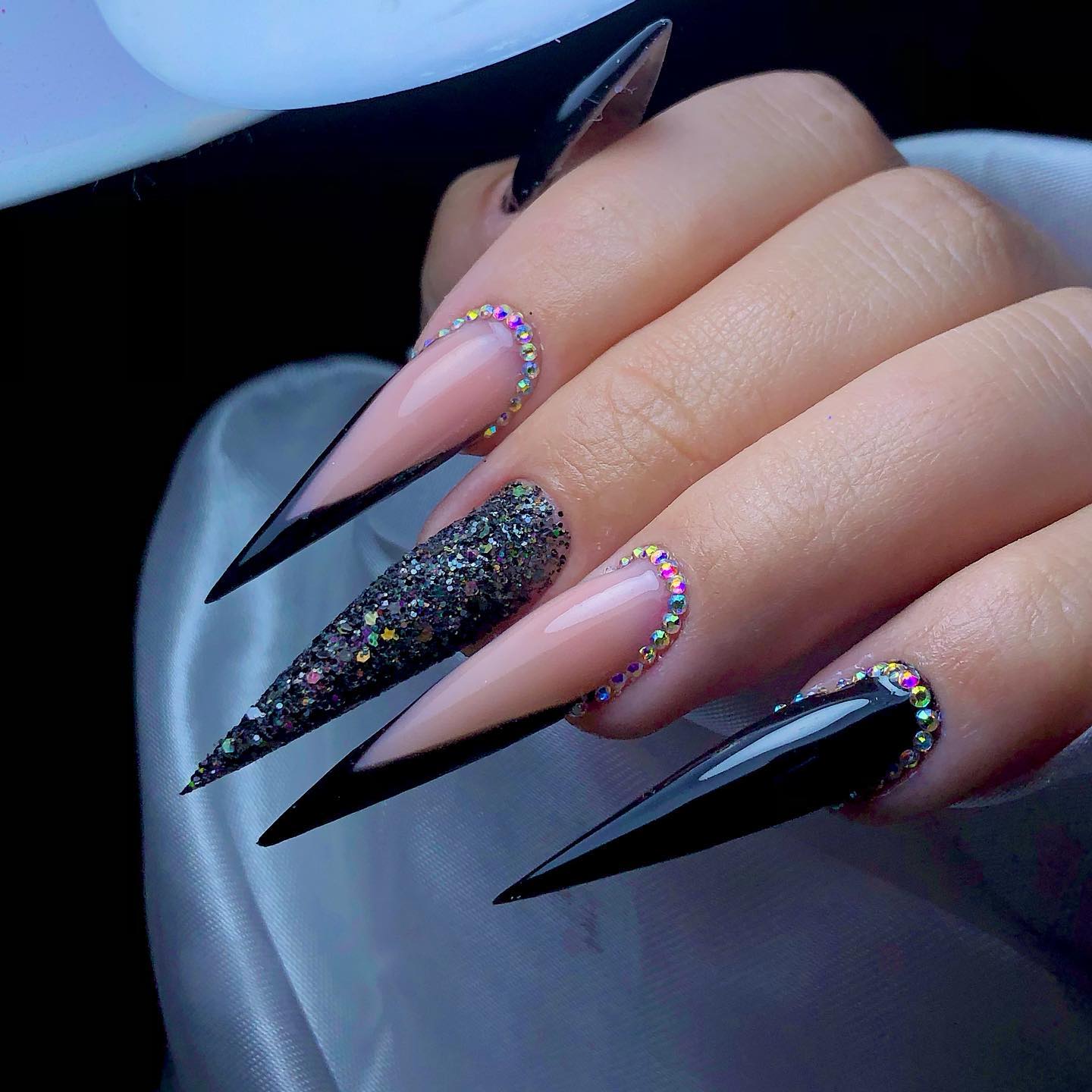 Update more than 147 beautiful pointy nails - ceg.edu.vn