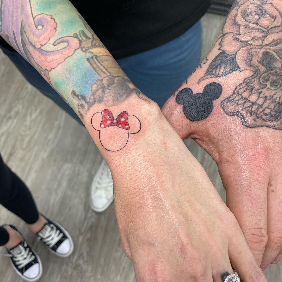 Tatuagens de Mickey e Minnie para casais para um grampo bonito e histórico