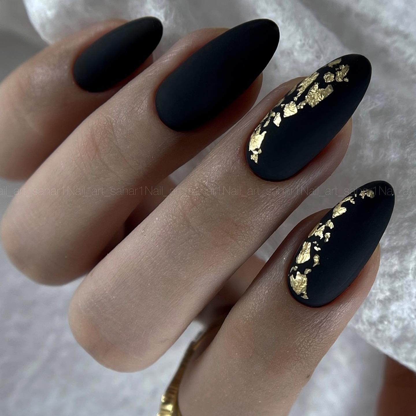51+ Black and Gold Nail Ideas for 2023 - Nerd About Town